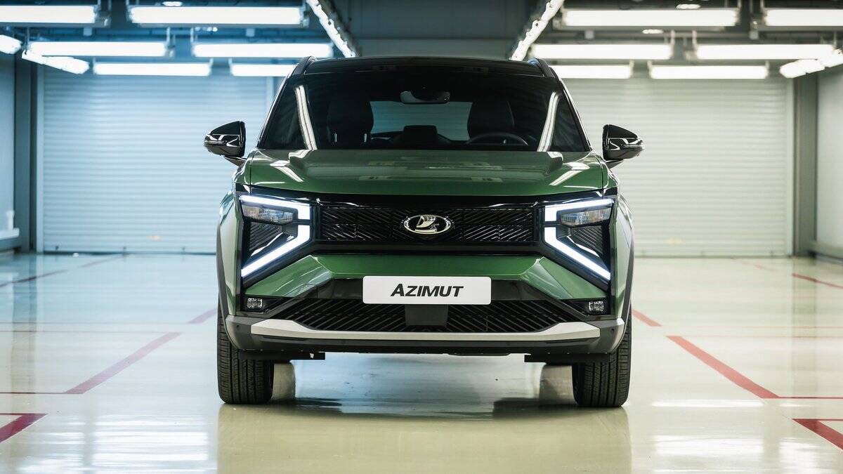 Робот проверил электронику кроссовера Lada Azimut в безэховой камере