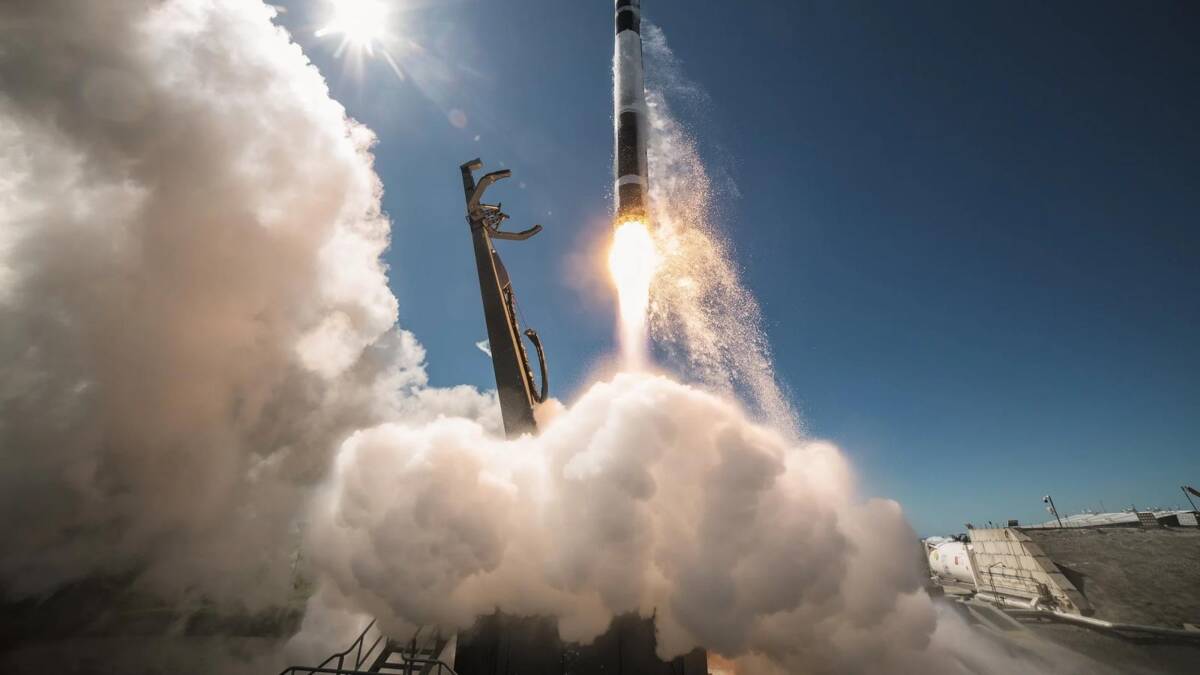 Ракета Electron Rocket Lab запускается Rocket Lab