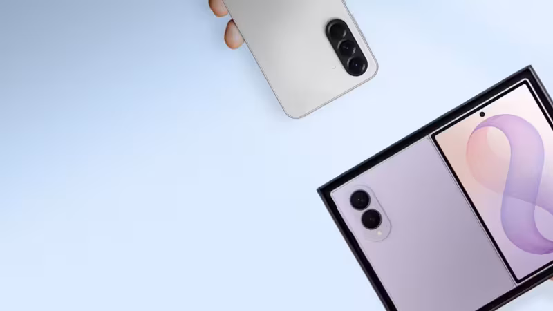 Складной смартфон Samsung Galaxy Z Fold с двумя экранами