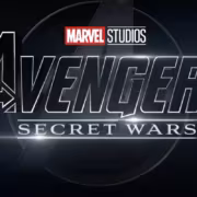 Логотип Marvel Studios и название фильма Авангеры секретные войны