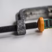 Сервис CRAM обещает ускорить работу с памятью до 452 раз против ZRAM 8 Губка для закрепления микросхемы на микроцели CRAM