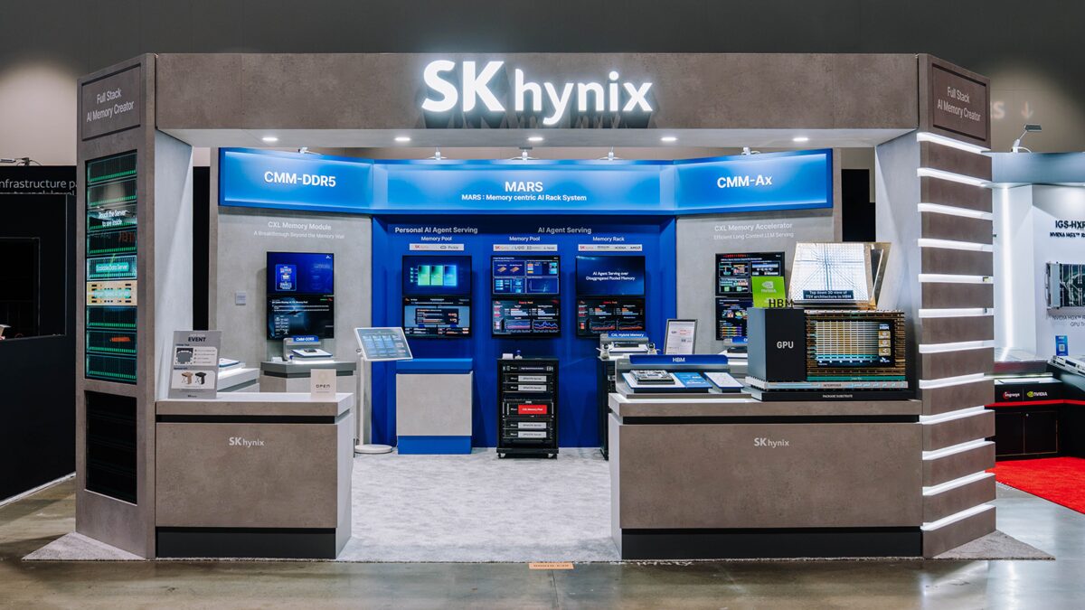 Торговая выставка SK hynix с модулями памяти для ИИ