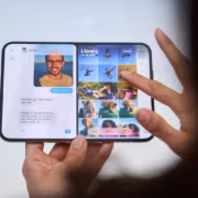 Складной iPhone Duo и его экран в разложенном виде