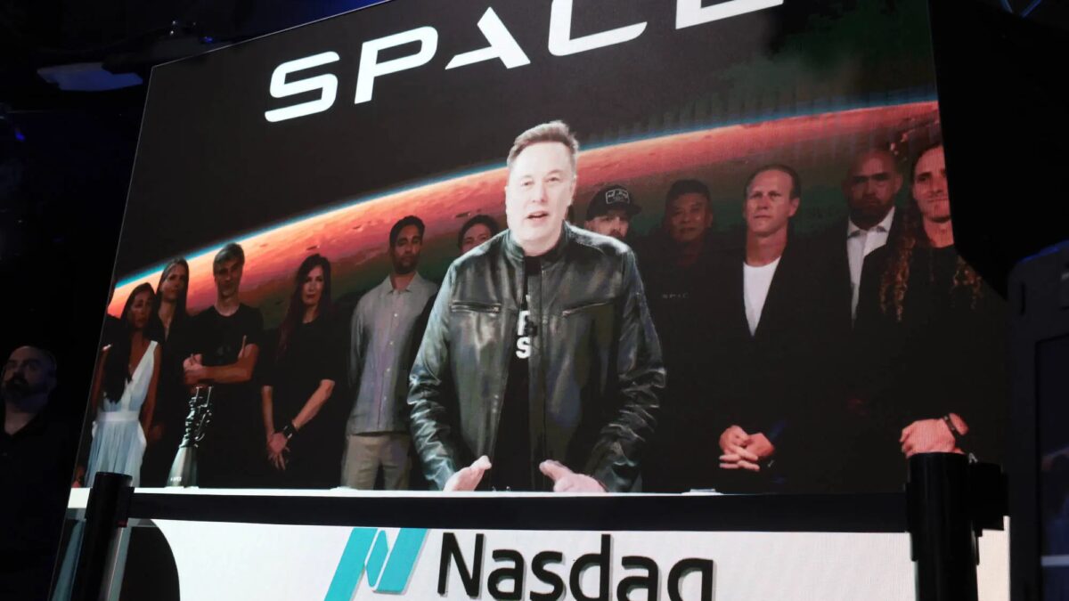 SpaceX хочет получить доступ к 80 тысячам сотовых объектов в США