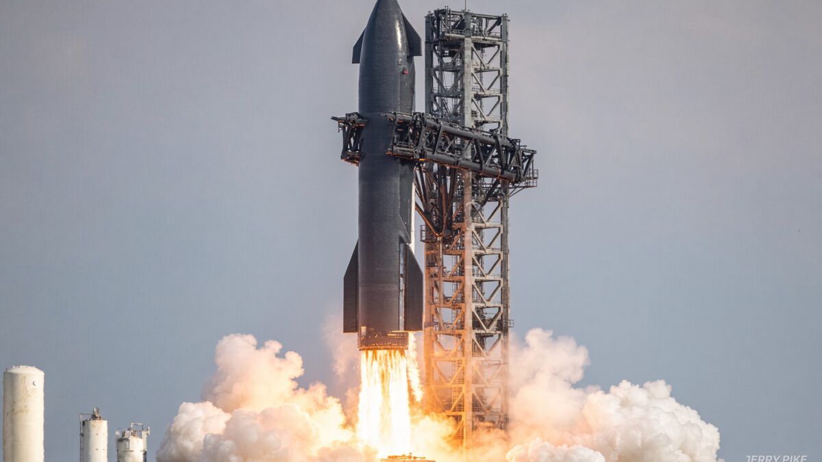 SpaceX планирует впервые поймать корабль Starship башней в Flight 15 3 Ракета SpaceX Starship запускается вверх с башней