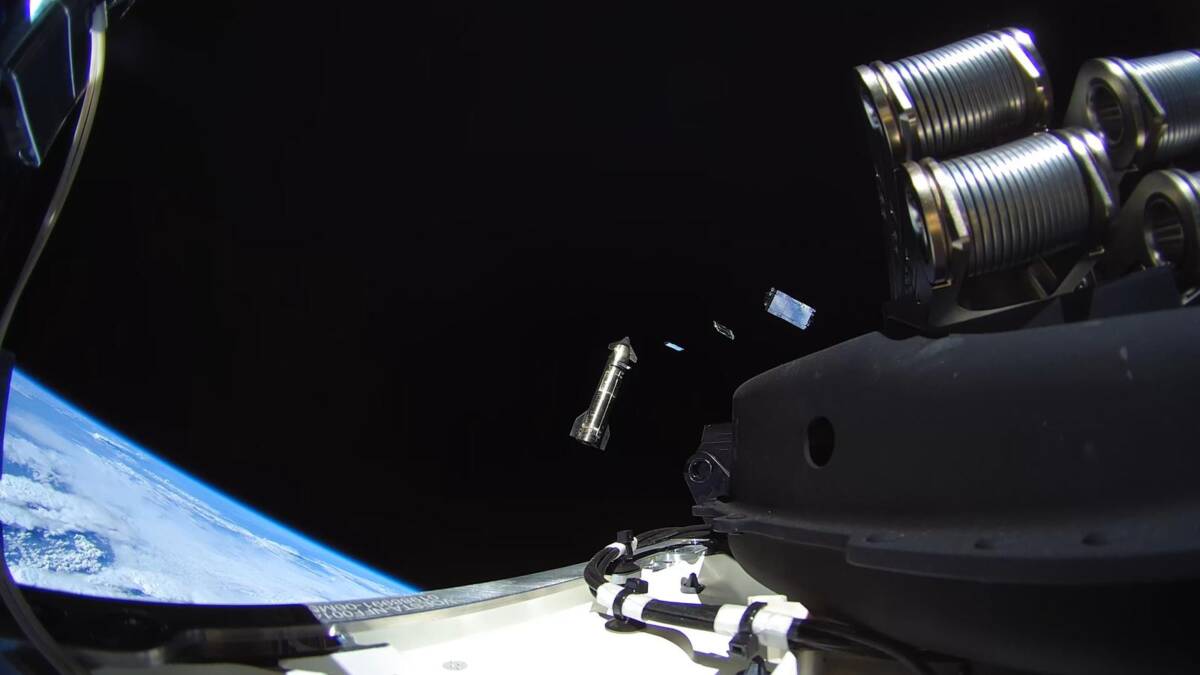 Модель космического корабля Иван Дзоу и Earth Atlantis SpaceX