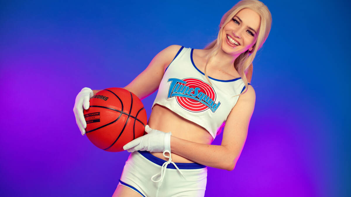 Спортивная Лола Банни в косплее Nichameleon
