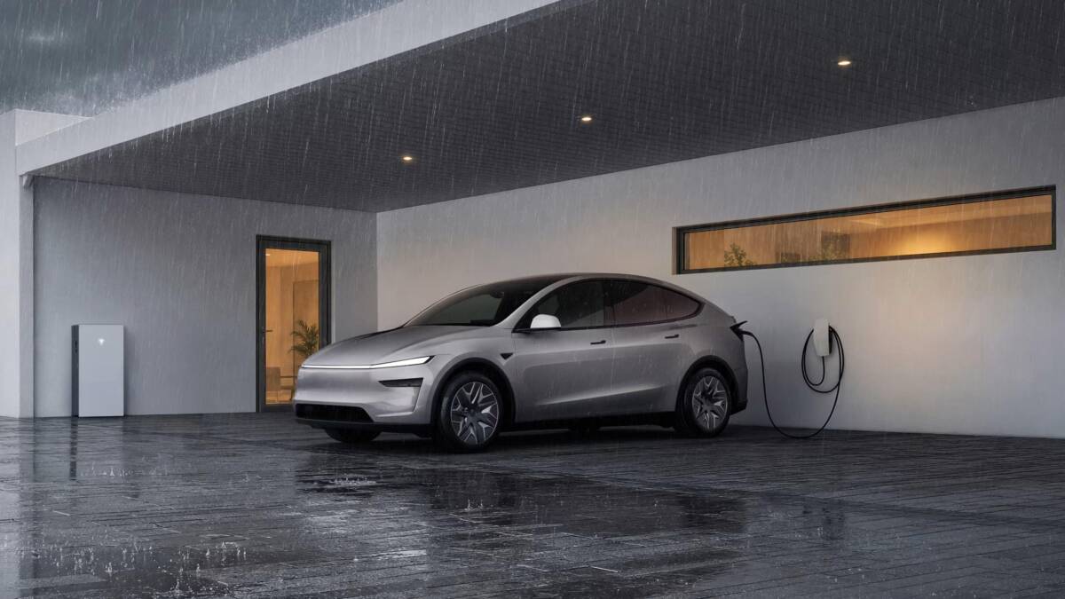 Tesla Model Y электромобиль и зарядное устройство на улице