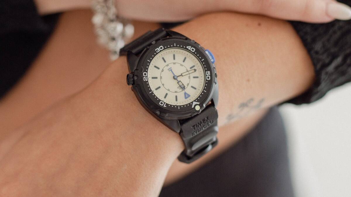 Timex выпустила часы Intrepid Blackout с корпусом 36 мм и защитой 100 м
