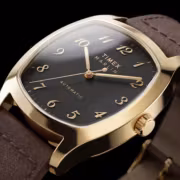 Timex выпустила часы Marlin Chatham с корпусом 36 мм от $289 1 Часы Timex Marlin Chatham с коричневым ремешком корпус золотой циферблат
