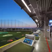 Topgolf сэкономила $11,3 млн, отказавшись от VMware 2 Поле для гольфа на площадке Topgolf