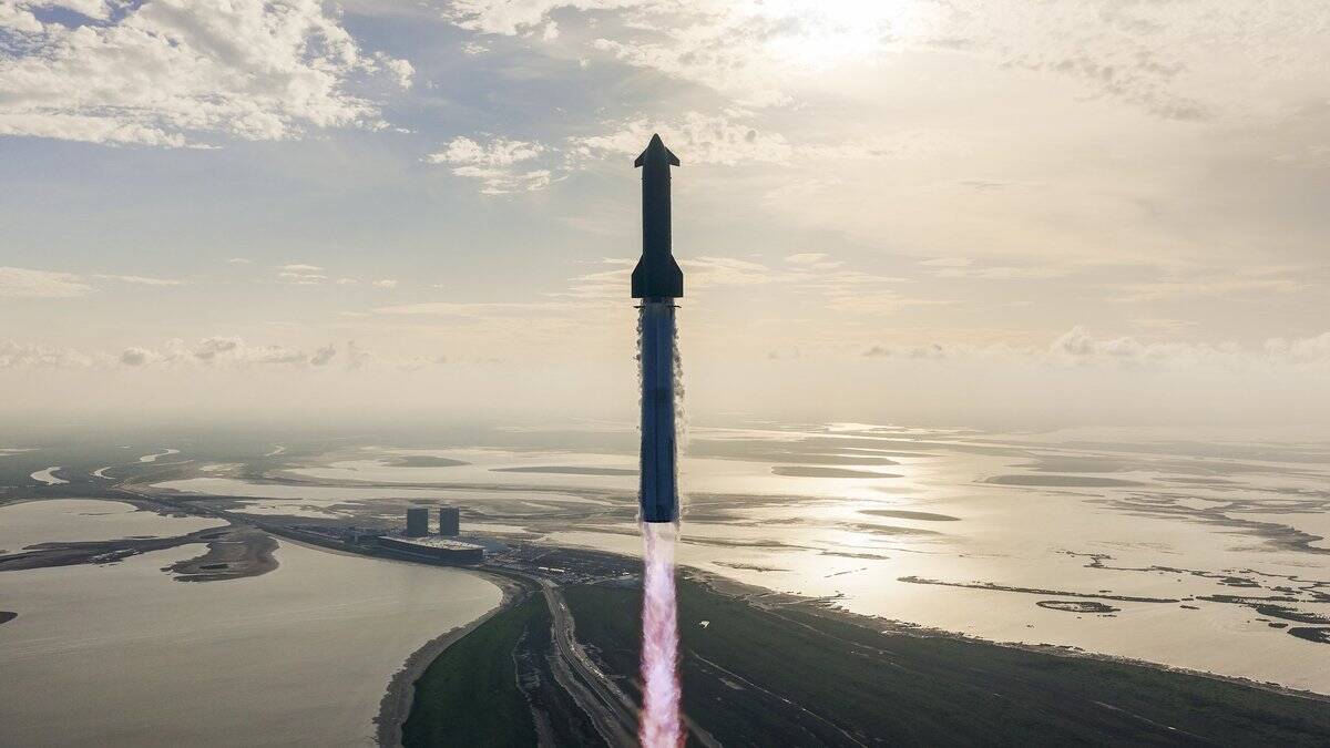 Трижды пойманный бустер и ни разу — корабль: план SpaceX на Flight 15