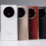 Четыре смартфона Honor Magic V7 в различных цветах