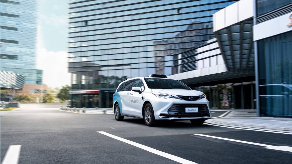 Автомобиль Toyota, автономное такси Gen-7 Uber Pony.ai