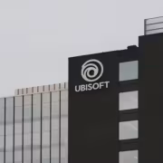 Ubisoft предложила закрыть студию Trials и уволить до 122 сотрудников 18 Фасад здания Ubisoft с логотипом Ubisoft и названием L92
