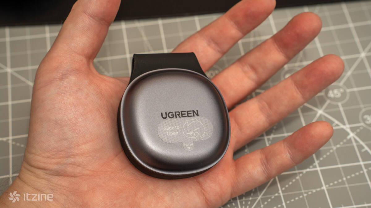 Ugreen MagFlow 2-in-1 с iPhone и AirPods
