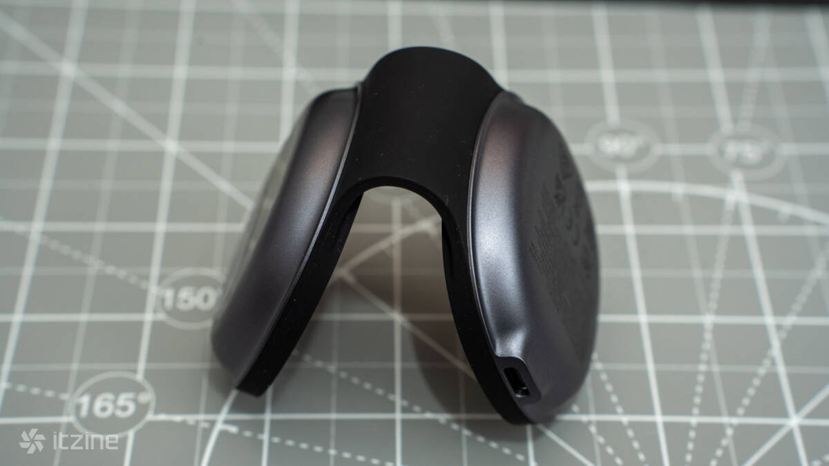 Ugreen MagFlow 2-in-1 с iPhone и AirPods