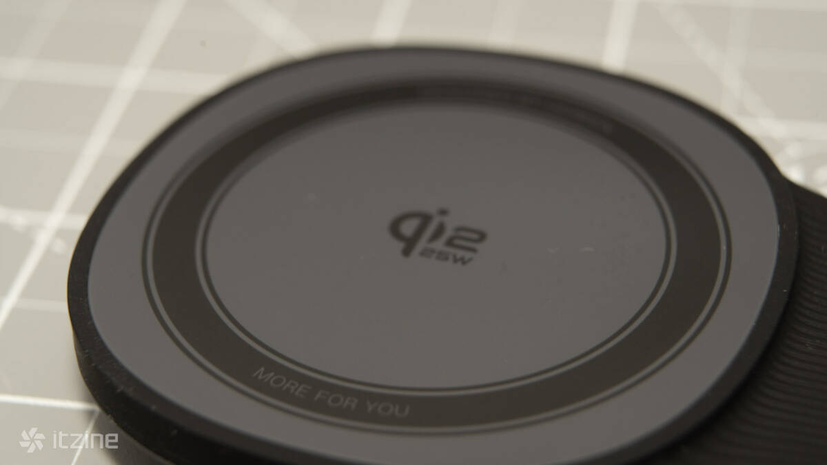Ugreen MagFlow 2-in-1: магнитный модуль для iPhone