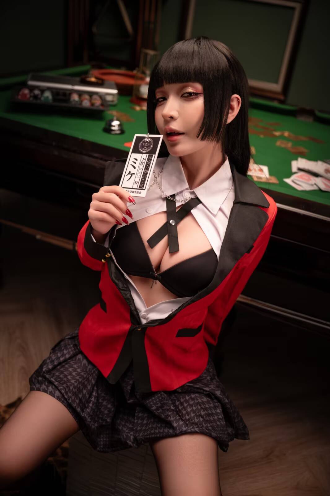Umeko J показала косплей Юмеко Джабами из Kakegurui