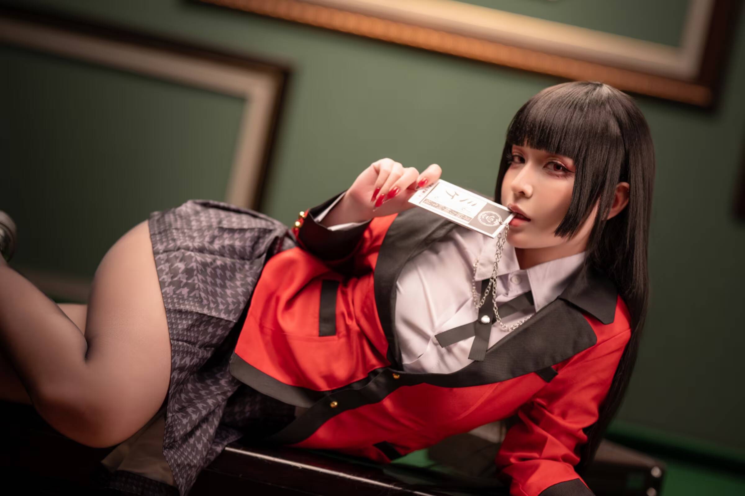 Umeko J показала косплей Юмеко Джабами из Kakegurui