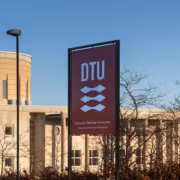 Утечка в датском университете DTU могла затронуть данные 200 тысяч человек 9 Буква DTU на уличном щите университет Данмарк