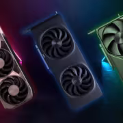 Три видеокарты GeForce RTX 50 разные цвета