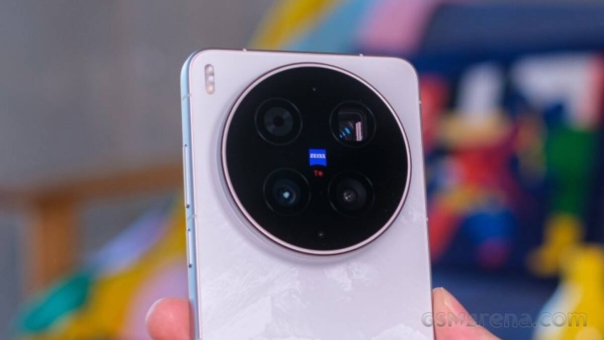 Камера vivo X500 Ultra с четырьмя объективами