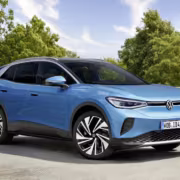 Фотография синего электромобиля Volkswagen ID.4