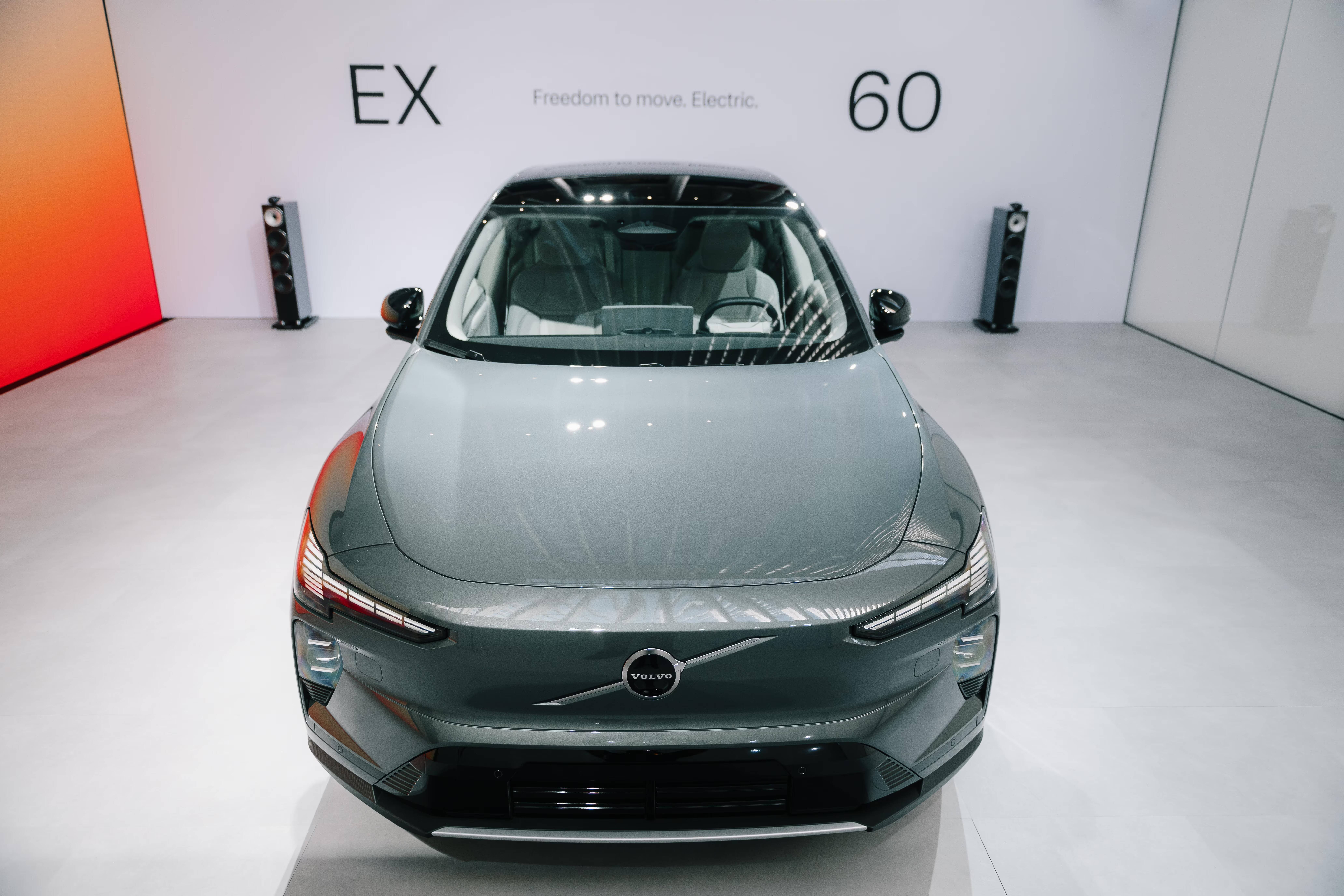 Volvo расширила партнёрство с Nvidia для езды по городу и трассе 1 Электромобиль Volvo EX60 на выставке