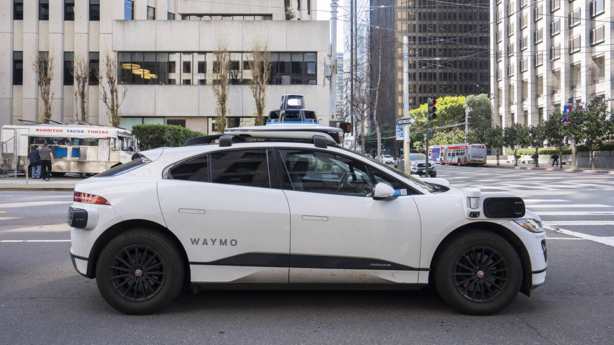 Waymo начнёт испытания роботакси в Торонто, пассажиров ждут в 2028 году